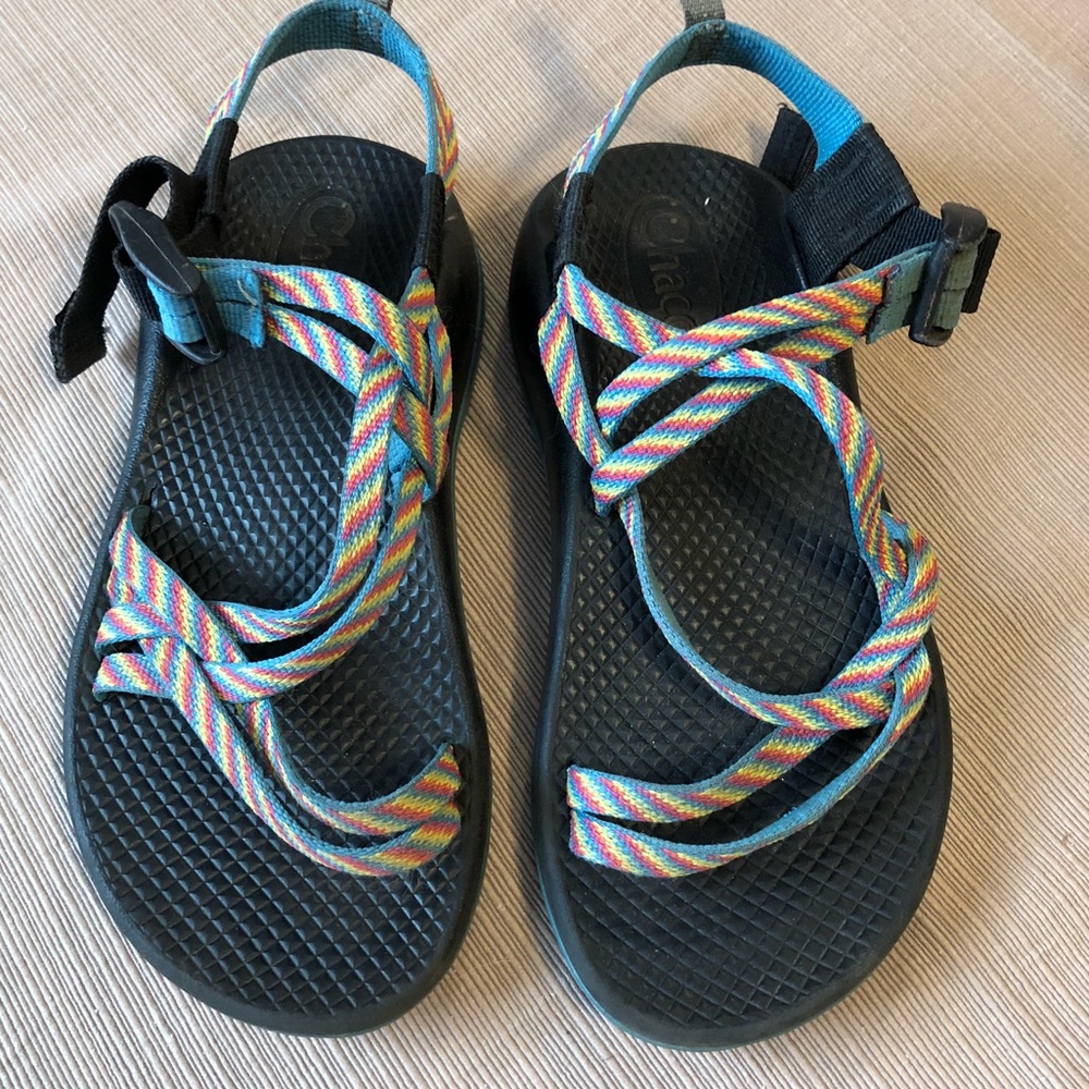 Chaco unisex rainbow fiesta sandals size 2